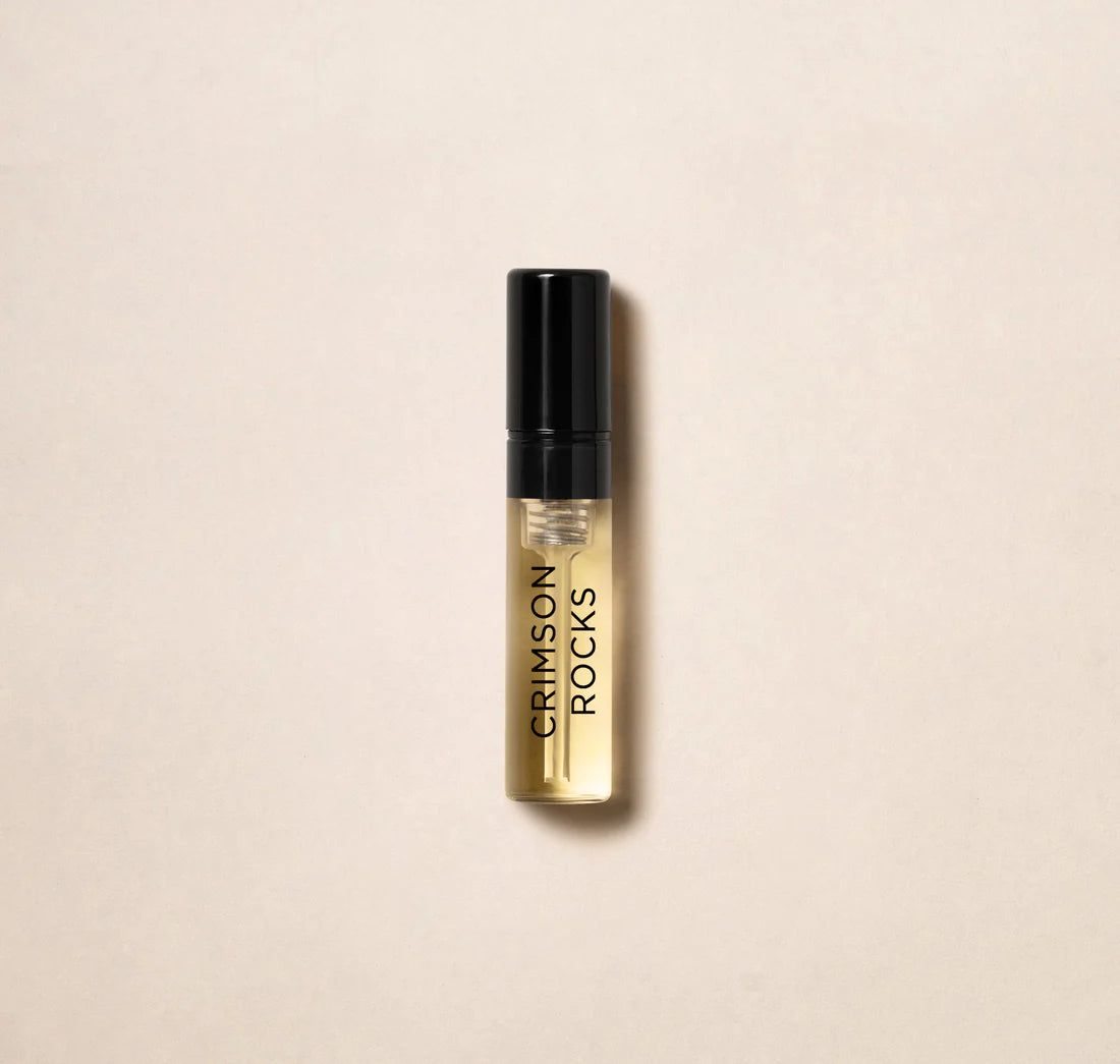 انغمس في عطر أمواج كريمسون روك الفاخر مع هذه العينة الرسمية من العطر، بحجم ٢ مل و٠.٠٦ أونصة. من دار أمواج العريقة للعطور، تُتيح لك هذه العينة فرصة مثالية لتجربة الرائحة الآسرة لهذا العطر الحصري قبل شراء زجاجة كاملة الحجم. ارتقِ بتجربة عطرك مع أمواج ك