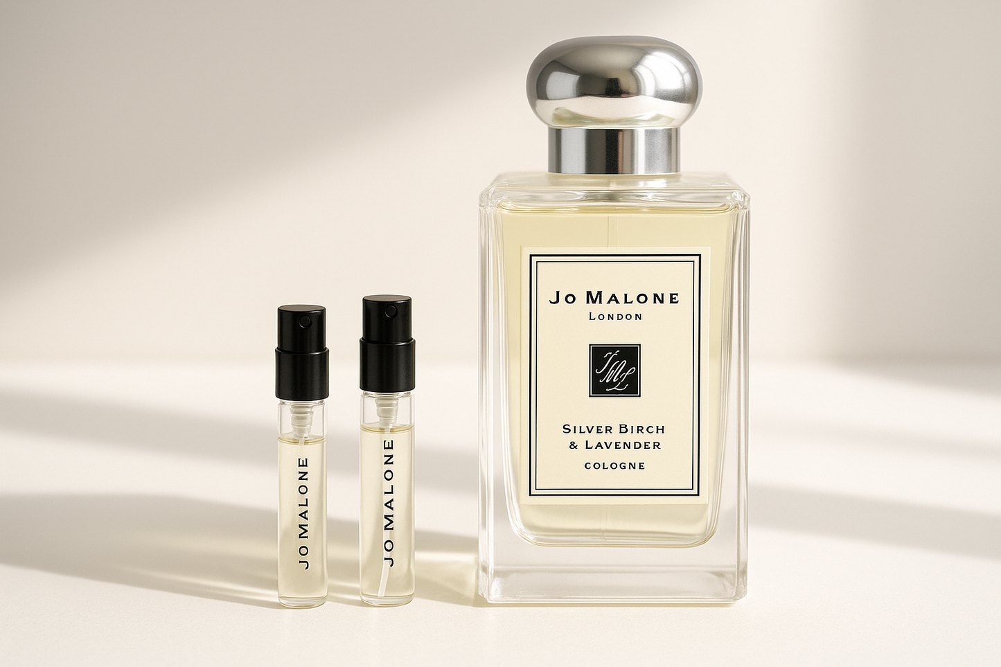 عينة من عطر كولونيا سيلفر بيرش آند لافندر من جو مالون بحجم 1 مل بجانب عطر سيلفر بيرش من جو مالون بحجم 100 مل