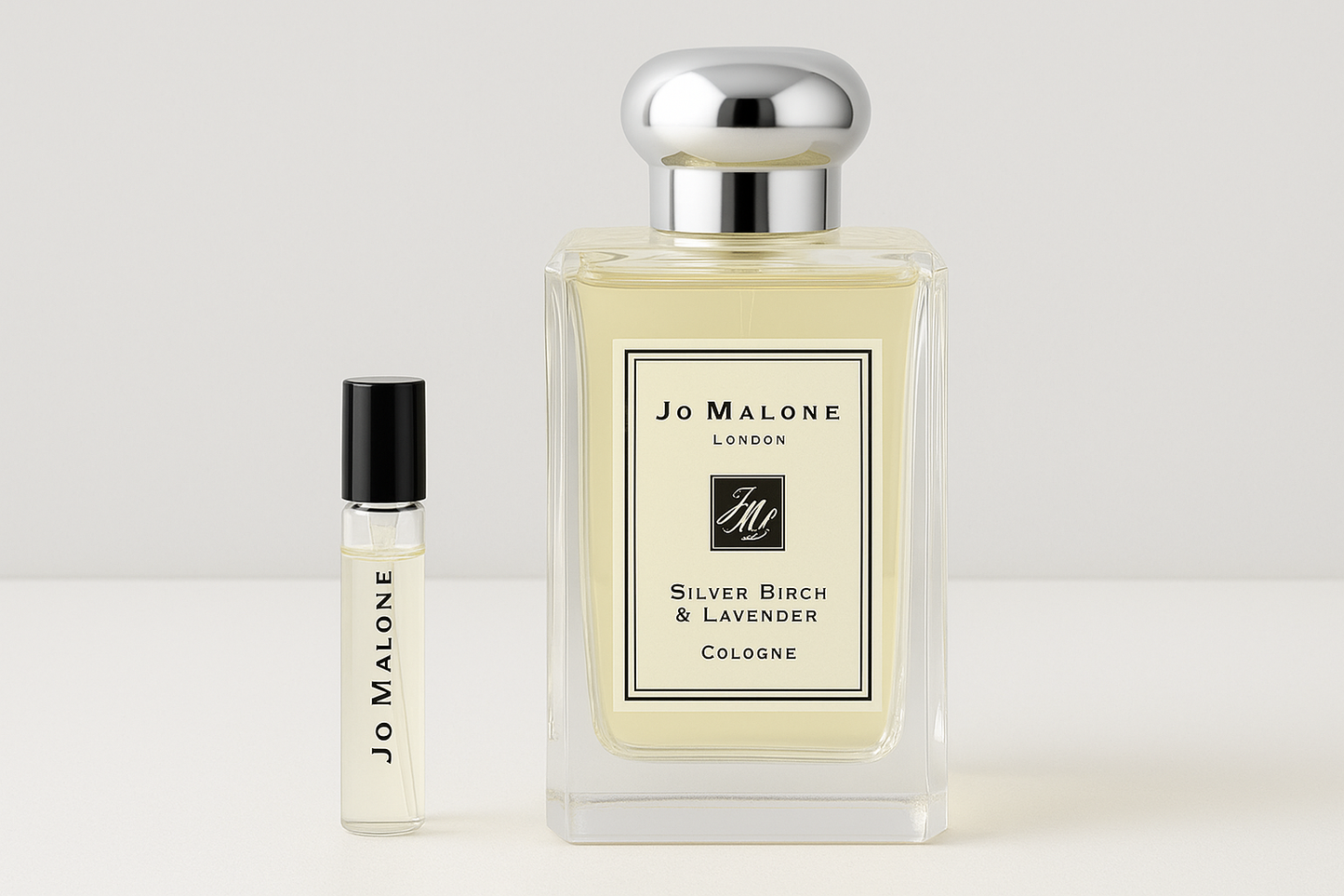 عينات عطر كولونيا سيلفر بيرش آند لافندر من جو مالون، عينة عطر سعة 6 مل بجانب زجاجة عطر كولونيا سيلفر بيرش آند لافندر من جو مالون بالحجم الكامل سعة 100 مل