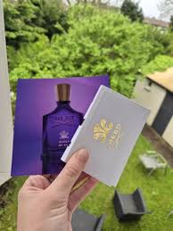 عينة عطر رسمية من Creed Queen of Silk، 1.7 مل، 0.05 أونصة. عينة عطر رسمية من Creed Queen of Silk، 1.7 مل، 0.05 أونصة.
