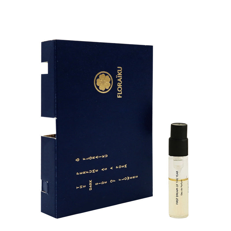 عينة عطر رسمية من عطر Floraiku First Dream Of The Year بحجم 1.5 مل 0.05 أونصة سائلة. عينة عطر رسمية من عطر Floraiku First Dream Of The Year بحجم 1.5 مل 0.05 أونصة سائلة.
