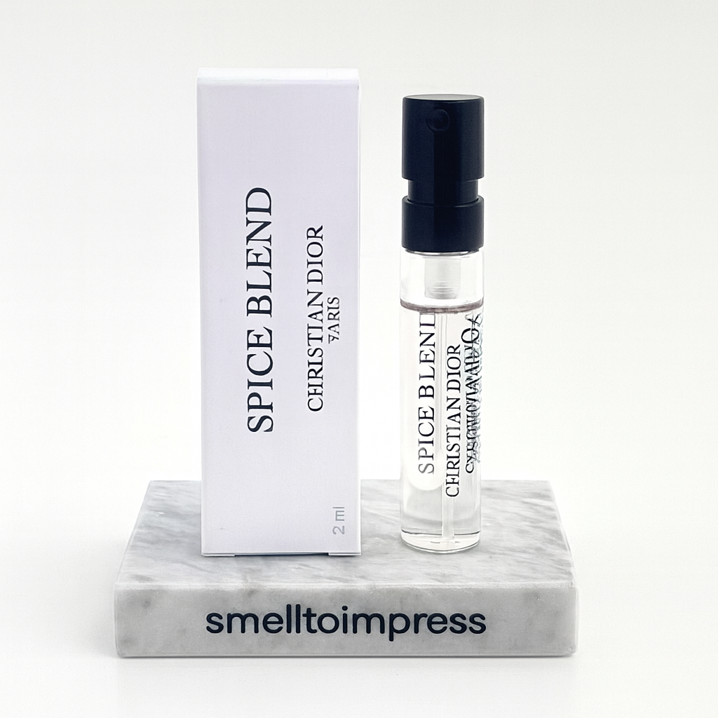 تفصيل عينة عطر CHRISTIAN DIOR SPICE BLEND (للجنسين) EDP 1.2ML الرسمية على حامل رخام من smelltoimpress