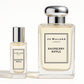 زجاجة عينة Jo Malone Raspberry Ripple سعة 12 مل بجانب زجاجة Jo Malone Raspberry Ripple سعة 100 مل