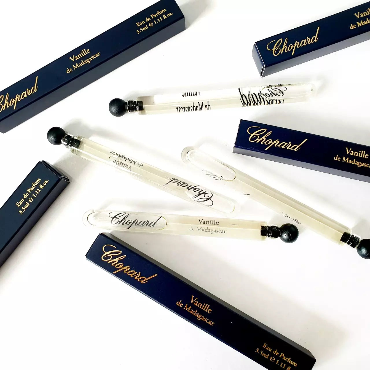 عينة رسمية من عطر شوبارد فانيلا دي مدغشقر، 3.5 مل، 0.12 أونصة سائلة - شوبارد روز سلجوك - عطور شوبارد الفاخرة - شوبارد روز سلجوك، 3.5 مل، 0.12 أونصة سائلة - رائحة صغيرة للنشر